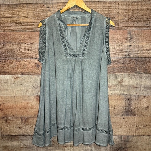 🌻 POL Mineral Wash Tunic w/ Crochet Cut Outs Ruffle Tunic Top Boho Chic - Picture 4 of 11